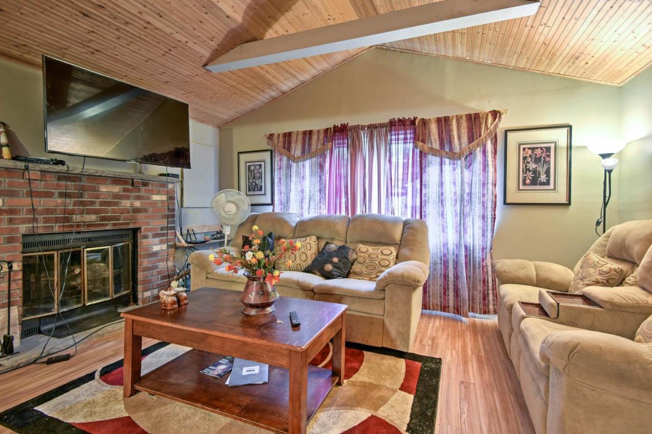 Cozy Arrowhead Lake Home With Sunroom And Pool Access! Pocono Lake 외부 사진