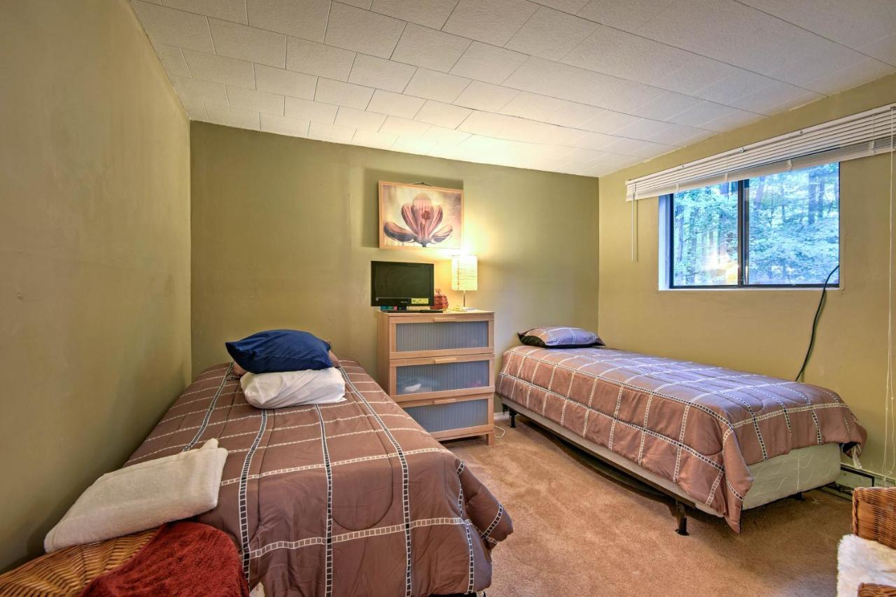 Cozy Arrowhead Lake Home With Sunroom And Pool Access! Pocono Lake 외부 사진